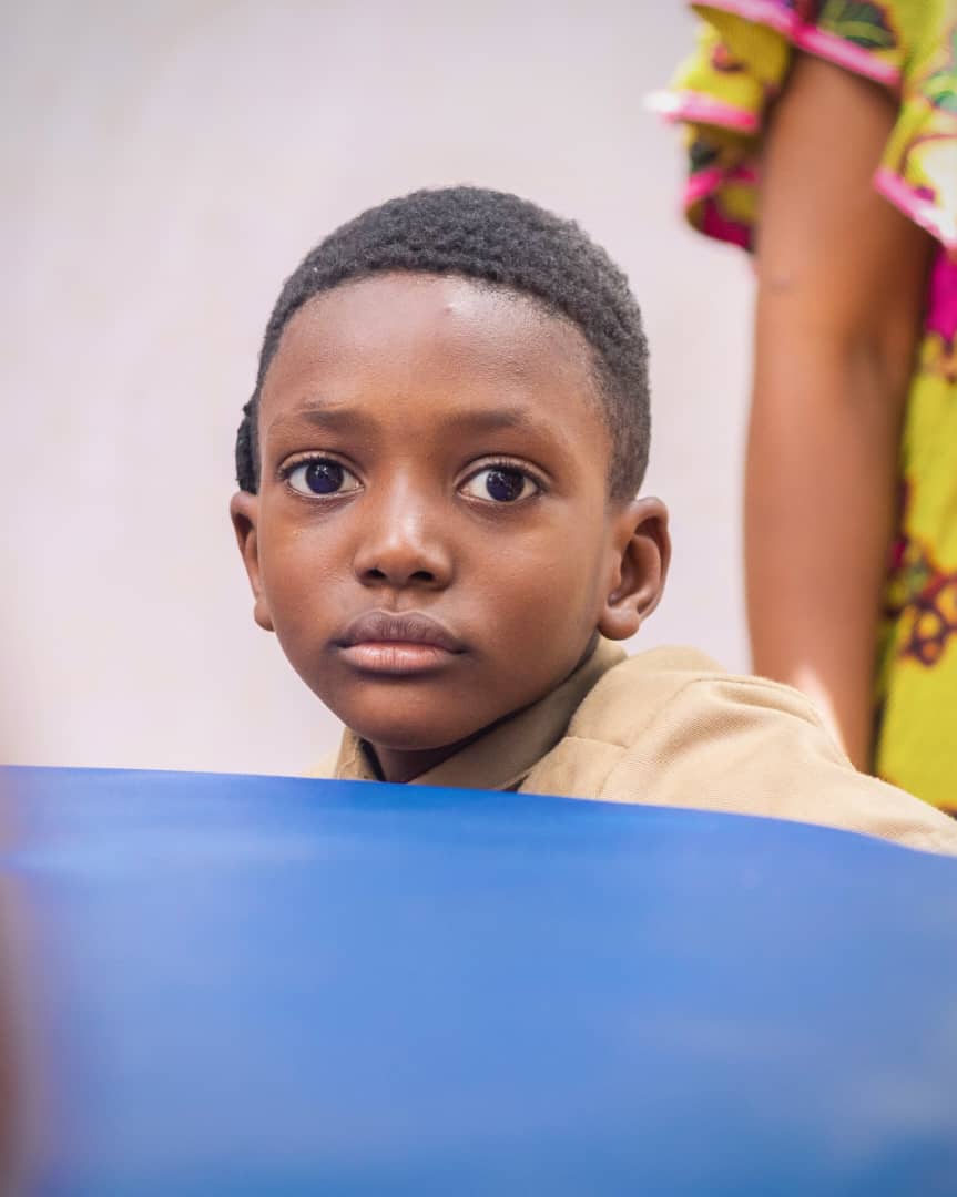 Enfant dans un environnement d’apprentissage